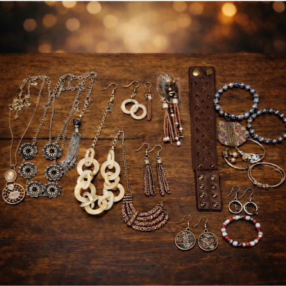 18 pc. RESELLERS BUNDLE 10 Bracelets, 3 pr Earrings, 5 Necklace Sets